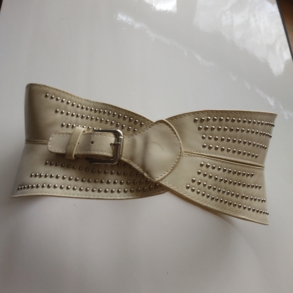 Really Funky Wide Belt with rivets, Adjustable Elastic and Belt Buckle Vintage - Picture 2 of 11